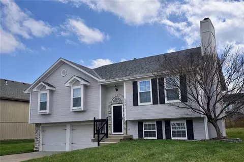 2531 NE Horseshoe Dr, Lees Summit, MO 64086