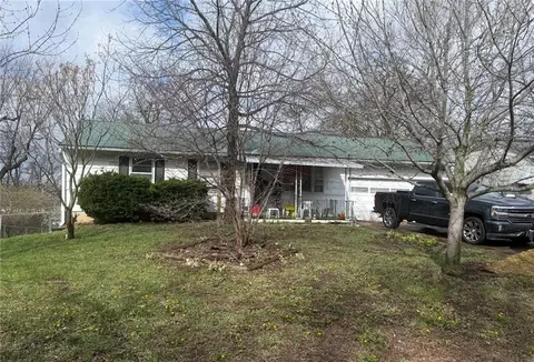 1102 N Farview Dr, Independence, MO 64056