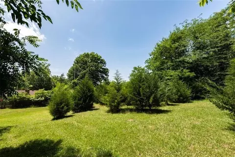 9809 Overhill Rd, Kansas City, MO 64134