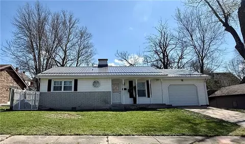 109 W Black Diamond St, Richmond, MO 64085