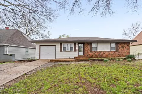 8141 NE 52nd St, Kansas City, MO 64119