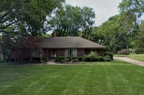 5121 W 67th St, Prairie Village, KS 66208