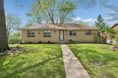 904 Ridgeway Dr, Liberty, MO 64068