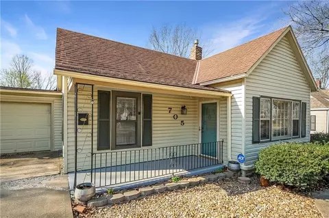 705 W Mechanic St, Harrisonville, MO 64701