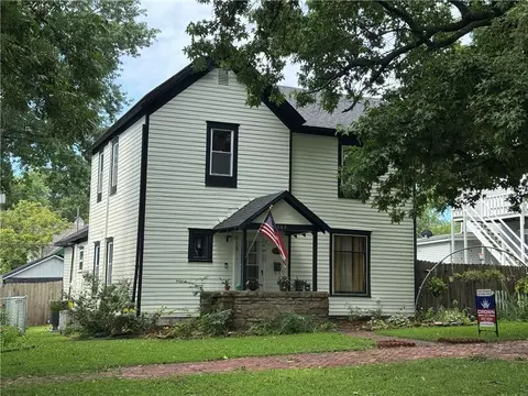 303 E Wea St, Paola, KS 66071