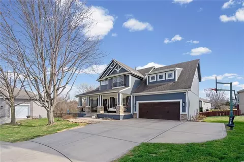 Exterior - 1303 Ashdown Cir, Raymore, MO 64083 photo 4 of 11