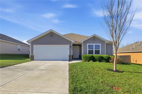 21826 Franklin St, Spring Hill, KS 66083