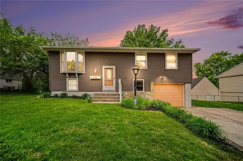 816 N Tepee Dr, Independence, MO 64056