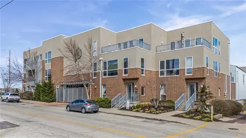 1605 Summit St, Kansas City, MO 64108