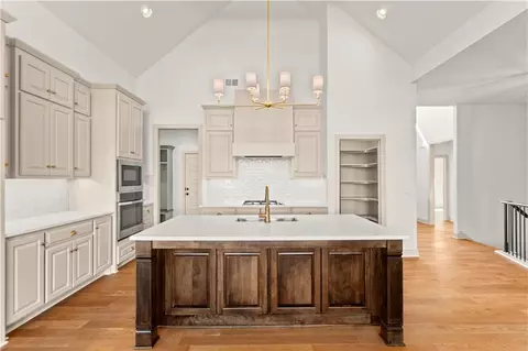 Kitchen - 1628 Hanover Ln, Raymore, MO 64083 photo 4 of 6