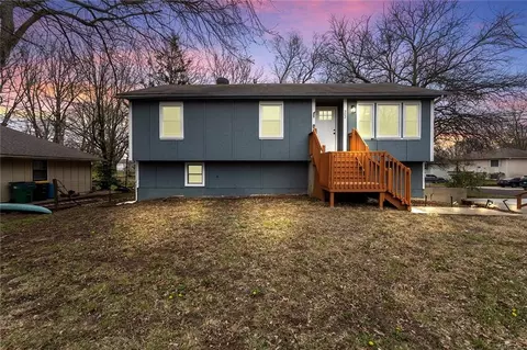 302 S Franklin St, Spring Hill, KS 66083