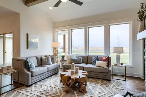 Living - 1622 Hanover Ln, Raymore, MO 64083 photo 3 of 4