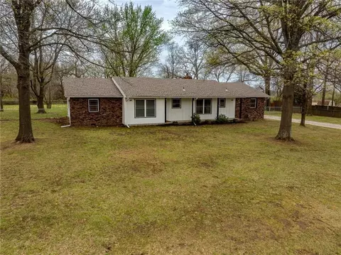 101 W North County Rd, Frontenac, KS 66763