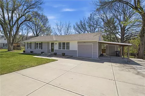 2602 NW Vesper St, Blue Springs, MO 64015