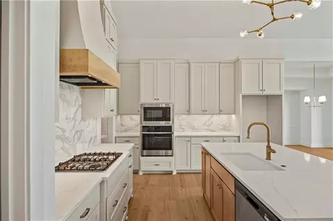 Kitchen - 500 Bentwater Dr, Raymore, MO 64083 photo 5 of 7