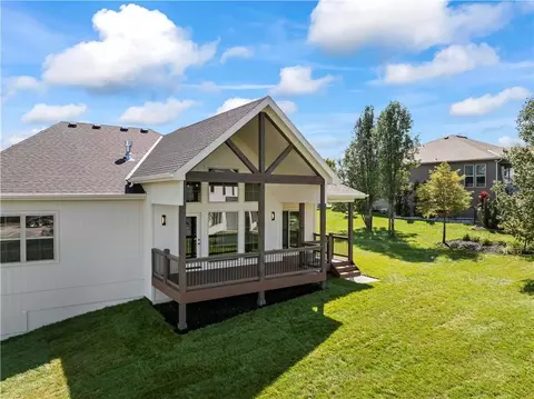 Exterior - 500 Bentwater Dr, Raymore, MO 64083 photo 6 of 8