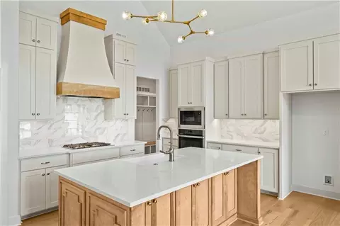 Kitchen - 500 Bentwater Dr, Raymore, MO 64083 photo 3 of 7