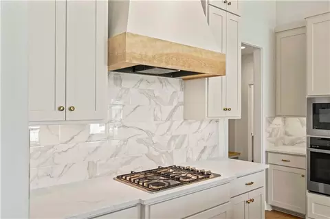 Kitchen - 500 Bentwater Dr, Raymore, MO 64083 photo 4 of 7