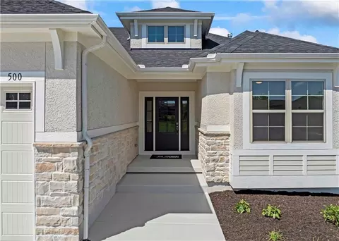 Exterior - 500 Bentwater Dr, Raymore, MO 64083 photo 4 of 8