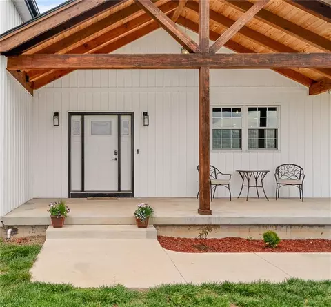 24218 NE 136th St, Excelsior Springs, MO 64024