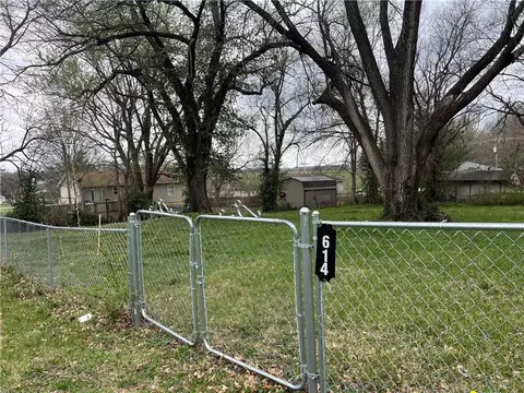 614 S Second St, Richmond, MO 64085