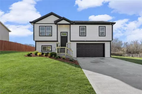 3416 Iowa St, Leavenworth, KS 66048