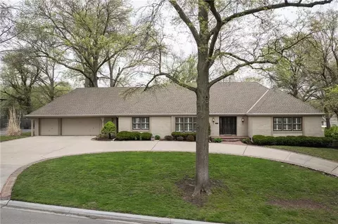 1900 W 70th St, Mission Hills, KS 66208