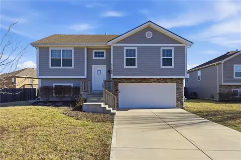 17189 S Pratt St, Gardner, KS 66030