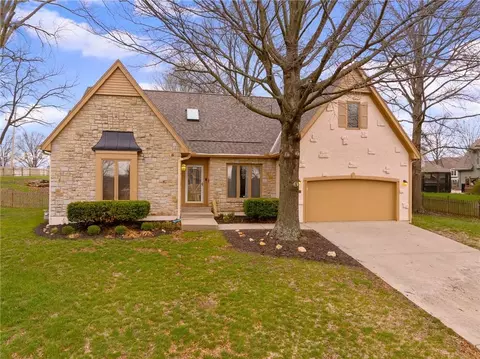 5826 Oakview St, Shawnee, KS 66216