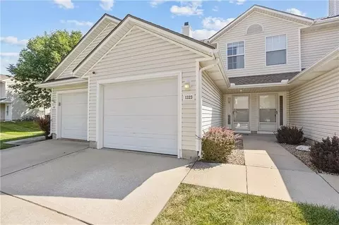 1323 SE Lexington Ave, Lees Summit, MO 64081
