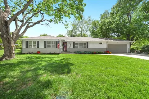4201 W 98th Ter, Overland Park, KS 66207