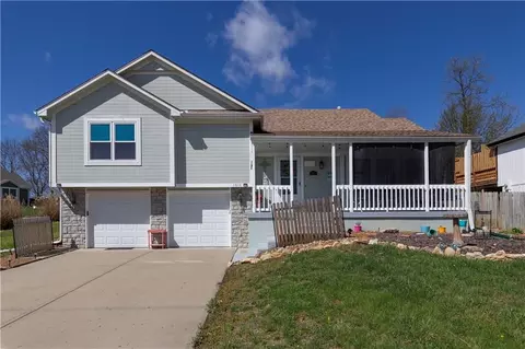 1610 S 105th St, Edwardsville, KS 66111