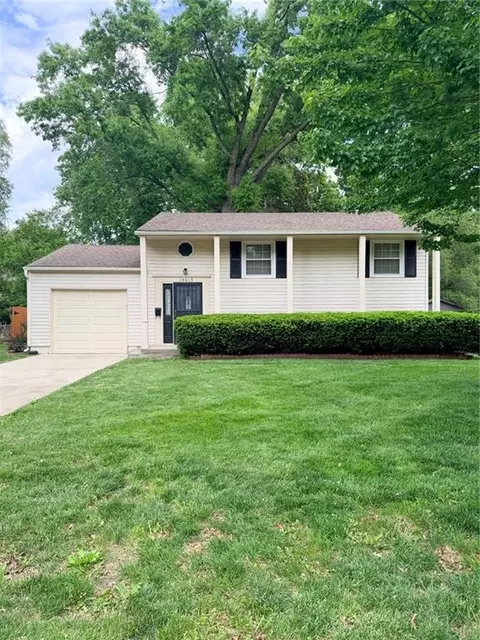 10015 Kessler Dr, Overland Park, KS 66212
