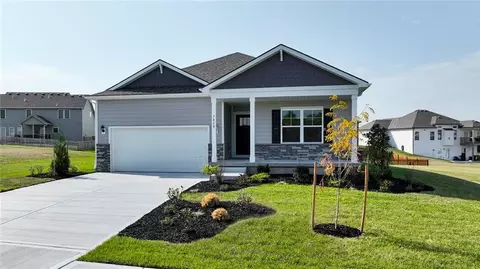104 Lake Meadows Dr, Smithville, MO 64089