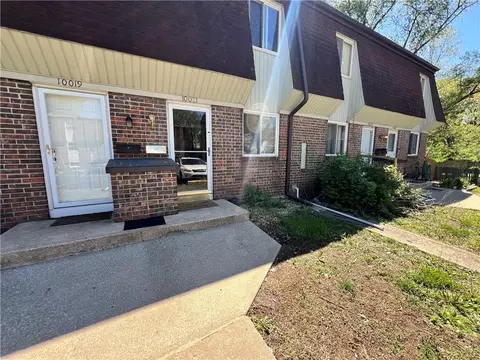 10021 W 52nd St, Merriam, KS 66203