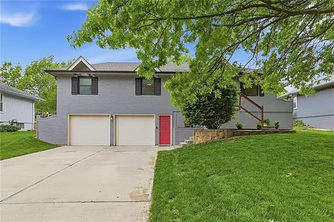 1128 NE Westwind Dr, Lees Summit, MO 64086