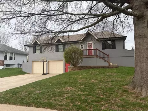 1128 NE Westwind Dr, Lees Summit, MO 64086