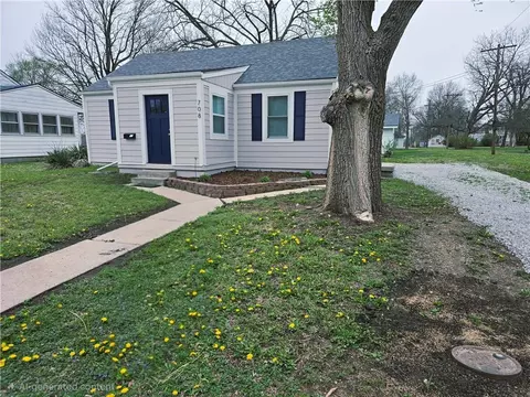 708 Pine St, Belton, MO 64012