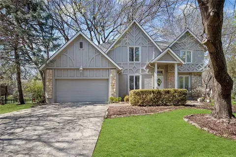 11606 Hemlock St, Overland Park, KS 66210