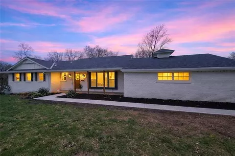 10413 E 65th St, Raytown, MO 64133