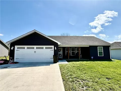 913 Hubbell St, Richmond, MO 64085