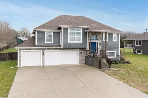 6983 141st St, Basehor, KS 66007