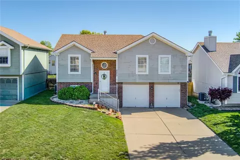 8660 NE 110th St, Kansas City, MO 64157