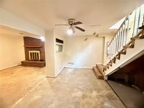 Living - 3112 Hampton Rd, Saint Joseph, MO 64505 photo 2 of 2