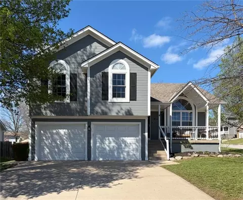 19512 E 9th St, Independence, MO 64056