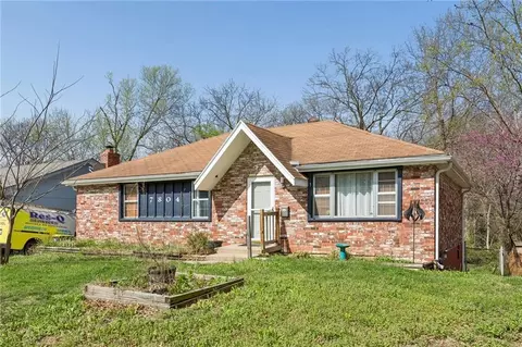 7804 NW Milrey Dr, Kansas City, MO 64152