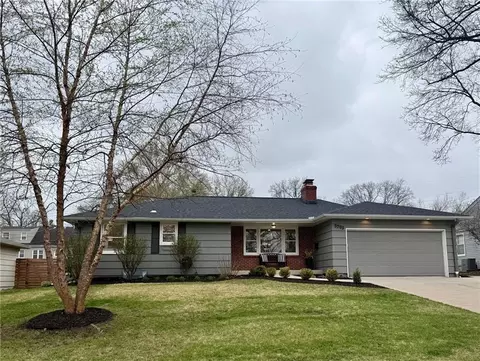 5709 W 78th St, Prairie Village, KS 66208