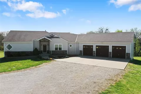 11112 E 227th St, Peculiar, MO 64078