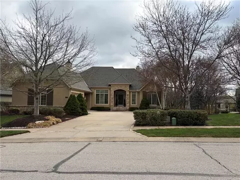 16719 Country Club Dr, Loch Lloyd, MO 64012