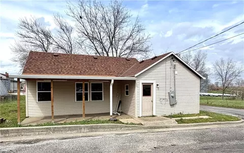 Exterior - 113 E Marshall St, Alma, MO 64001 photo 2 of 2
